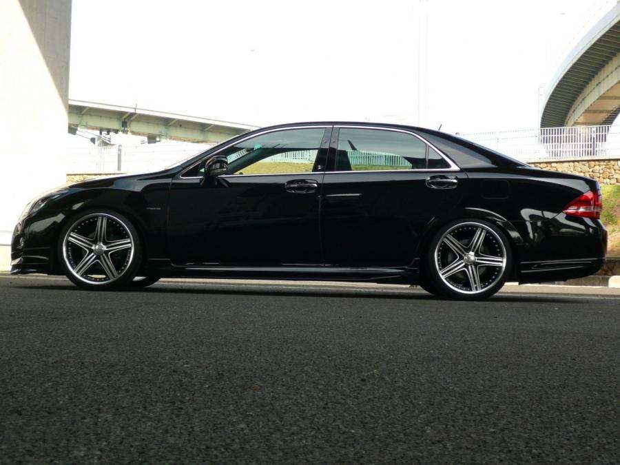  Toyota Crown Athlete S200 by Wald 2008 года  (фото 2 из 2)
